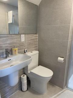 Paradigm House, Modern 2-Bedroom Duplex Apartment 2, Free Parking, Oxford - Oxford - 5