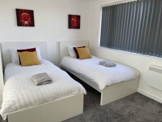 Paradigm House, Modern 2-Bedroom Duplex Apartment 2, Free Parking, Oxford - Oxford - 1