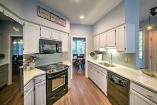Lovely Condo with Deck, 1 Mi to Wintergreen Resort! - Mount Torry Furnace - 3