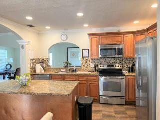 Cheerful 3 Bedroom Home mins from Clearwater Beach - Clearwater - 4