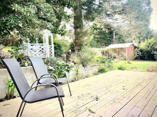 Charming 4B 2B Home In Exclusive Neighborhood of Eureka - Eureka - 1