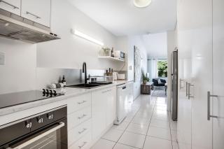 Leumeah - A Modern Townhouse in Cairns - Cairns North - 1