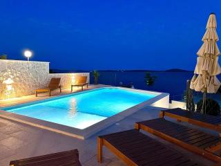 Seaside family friendly house with a swimming pool Cove Ljubljeva, Trogir - 20531 - 3