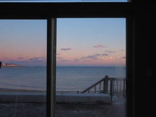 Casa al Mare Beachfront Retreat King Bed Near Yale - East Haven - 8