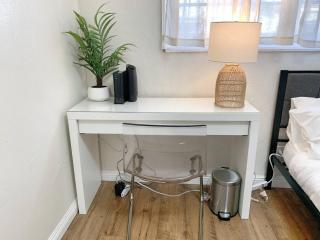 Hot Tub . Near Freeway . Quick 2 Theme Parks/Beach - 2