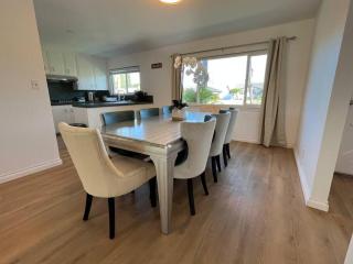 Modern 4 King Beds, Beautiful Large Backyard, Golf, WFH, Long Stays, WI-FI, FWY, 25 mins to Beach - Casa Conejo - 4