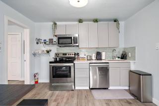 Cute & comfy 10min to Downtown (15 steps) - 4