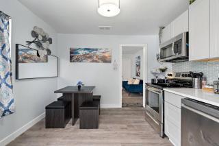 Cute & comfy 10min to Downtown (15 steps) - 1