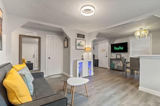 Cheerful 2BR Home 10 Minute to Downtown - 9