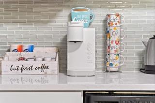 Cheerful 2BR Home 10 Minute to Downtown - 6