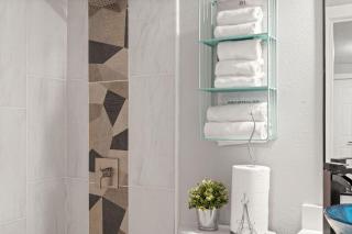 Cheerful 2BR Home 10 Minute to Downtown - 5