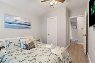 Cheerful 2BR Home 10 Minute to Downtown - 4