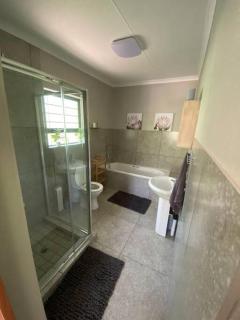 Sonador Bush House, 4bedr, 3bathr in Marloth Park - 6