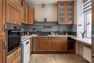 Lovely 2-bdrm condo ideal for couples and family with children, free parking on premises - Riga - 6