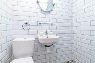3 Bedroom Holiday House - Liverpool - 3