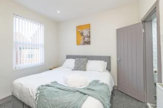 3 Bedroom Holiday House - Liverpool - 1