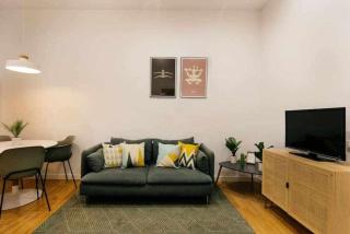 Cozy & Central Apartment - 0