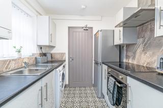 3 Bedroom Holiday House - Liverpool - 9