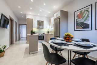 Spacious & Luxe 3BR Downtown 1min to Beach - Kos - 0