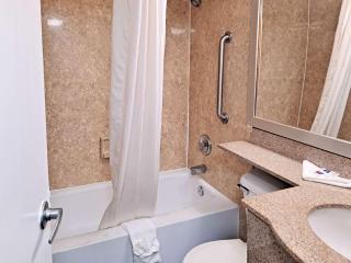 Suites Catonsville MD Baltimore West - Catonsville - 1