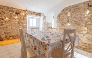 3 Bedroom Pet Friendly Home In Col - 6