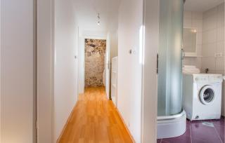3 Bedroom Pet Friendly Home In Col - 9