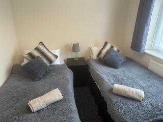 3 Bedroom House For Corporate Stays in Kettering - Kettering - 1