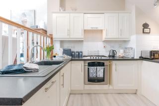 Ironbridge View Townhouse -WINNER 2025 UK 'MOST PICTURESQUE SELF-CATERING HOLIDAY HOME' & WINNER 2025 'SELF-CATERING ACCOMMODATION OF THE YEAR - 6