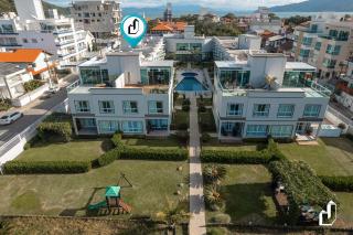 Duplex com piscina à beira mar e 03 suítes - 8