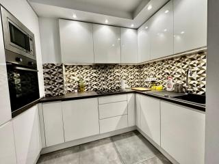 HOLIDAY 5 Air Condition WiFi 75'TV Netflix Disney HBO AppleTV - Warsaw - 9