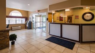 SureStay Plus Hotel by Best Western Buckhannon - Buckhannon - 3