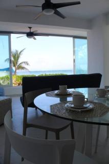 Beach Front Renewed Apartment - Cancún - 3