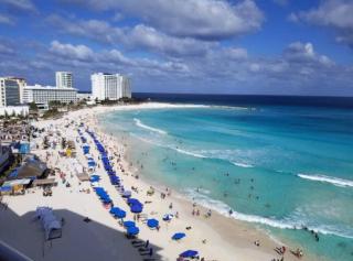 Beach Front Renewed Apartment - Cancún - 1