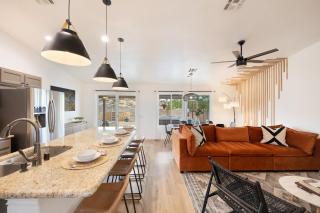 Alana House - Pool, Hot Tub, BBQ, Fire Pit and Walk to Hikes! home - 2