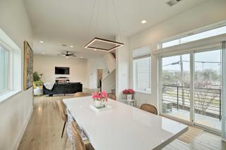 Downtown Houston Townhome w/ Balcony + Yard! - 2