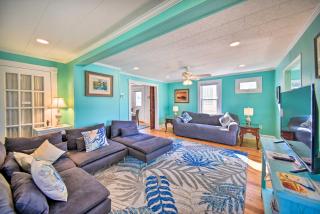 Chincoteague House with Enclosed Porch and Deck - 4