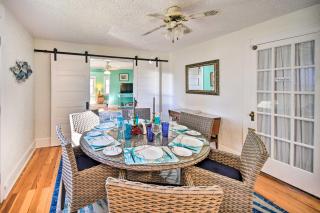 Chincoteague House with Enclosed Porch and Deck - 2