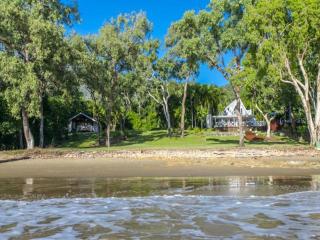 Cottonwood Beachfront Estate, Pebbly Beach - Oak Beach - 0