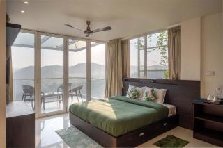 StayVista at Ozone Greens view of the unending Slopes and Valleys - Vagamon - 5