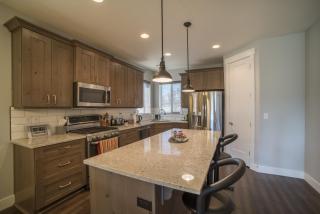 Family Vacation-Crater Hot Spring, Tubing & Ice Skating-Kanton apts - 2