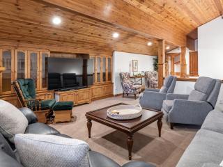 Family Getaway-Pool, Hot Spring, Scuba & Ice Castles 727 home - 9