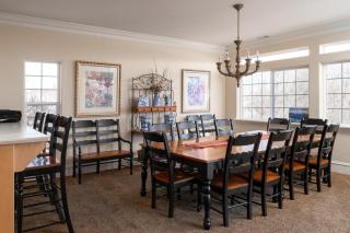 Family Getaway-Hot Tub, Ice Castles & Tubing HS home - Midway - 8