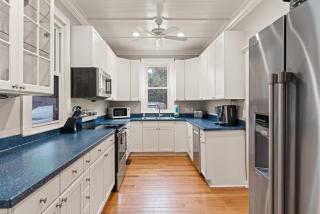 Sea Side Inn - 4219 Second Street - East End - 9