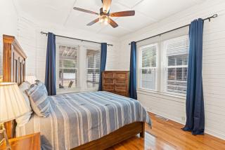 Sea Side Inn - 4219 Second Street - East End - 5