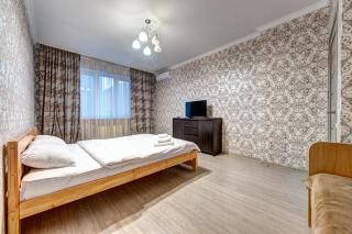 Apartment Voskresenska 18 , Парковые Озера - 2