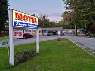Three Island Motel - 0
