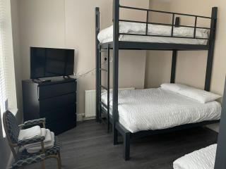 264 The Road End - 8