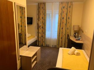 M&M Hotel - Seevetal - 1