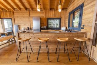 Chalet Luxe spacieux, Piscine chauffée, vue lac et montagnes, proximité immédiate pistes - 5