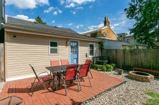 Bright & Modern Cottage in a Hip & Walkable Area! - 9